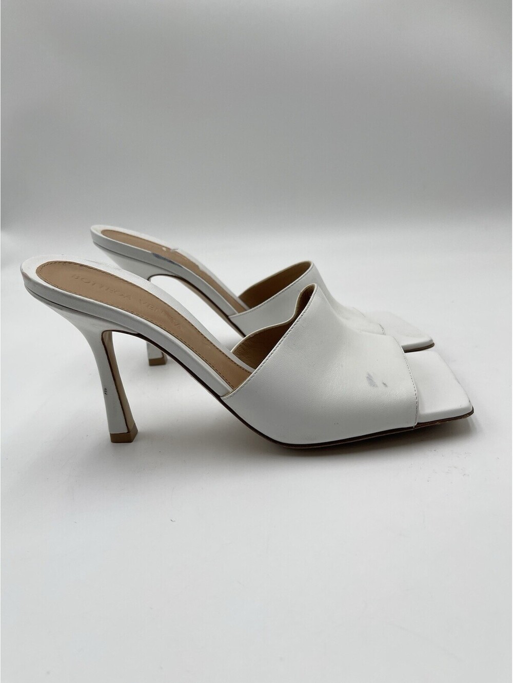 Women’s Bottega Veneta Stretch White Lambskin Leather Mules Size 36.5
